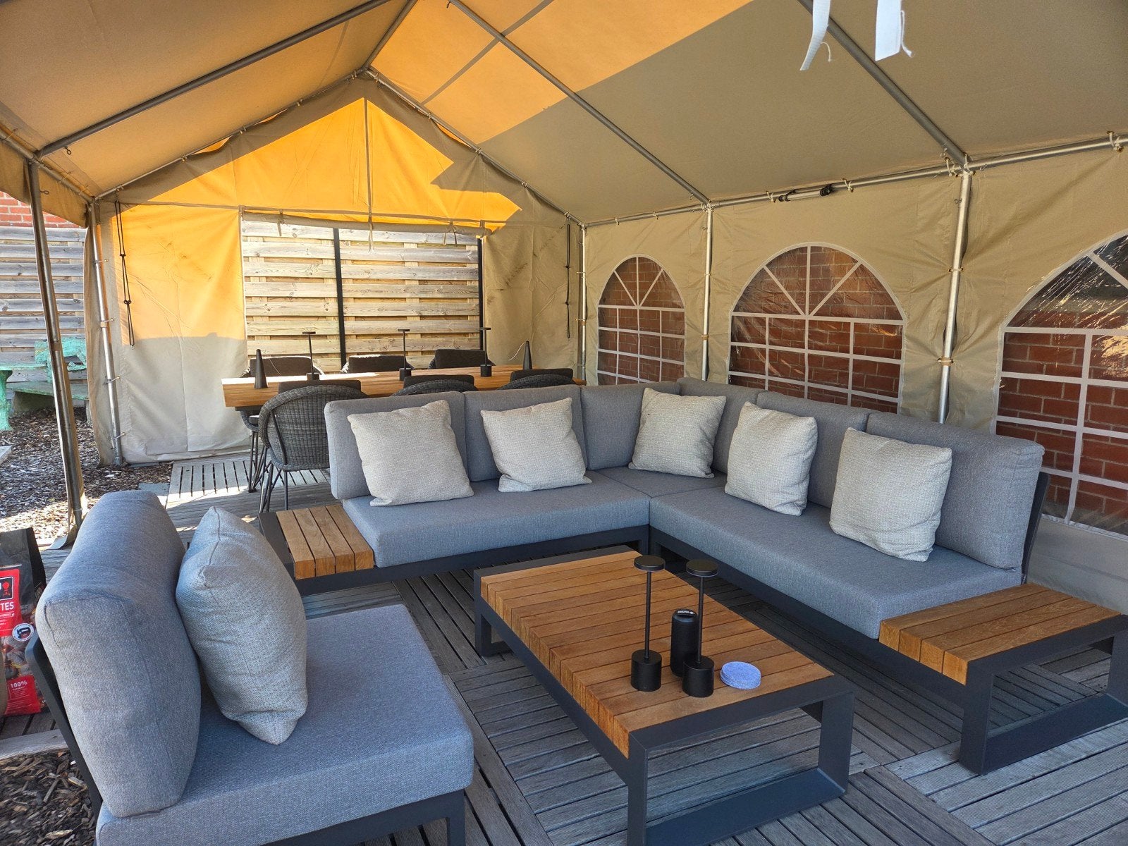 lounge en eettafel, Ophalen, Zo goed als nieuw
