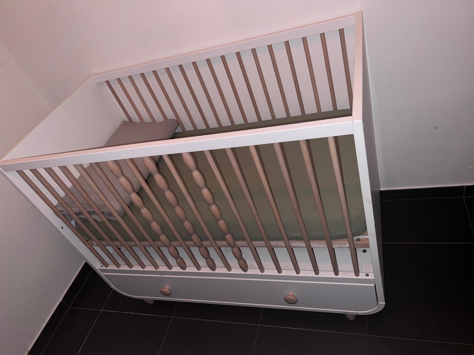 Ikea babybed MYLLRA, Huis en Inrichting, Slaapkamer | Bedden, Ophalen of Verzenden, Wit