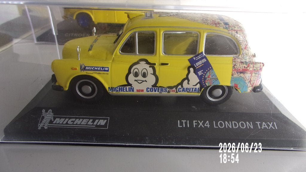MICHELIN FX4 LONDON TAXI.1/43 IXO COMME NEW,VITRINE ORIG., Enlèvement ou Envoi, Comme neuf, Voiture, Autres marques