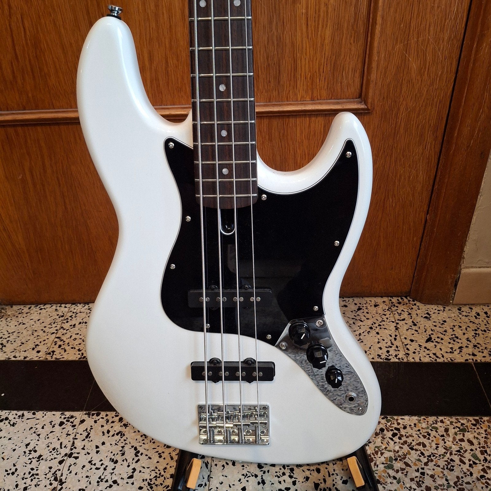 sire marcus miller v1, Musique & Instruments, Enlèvement