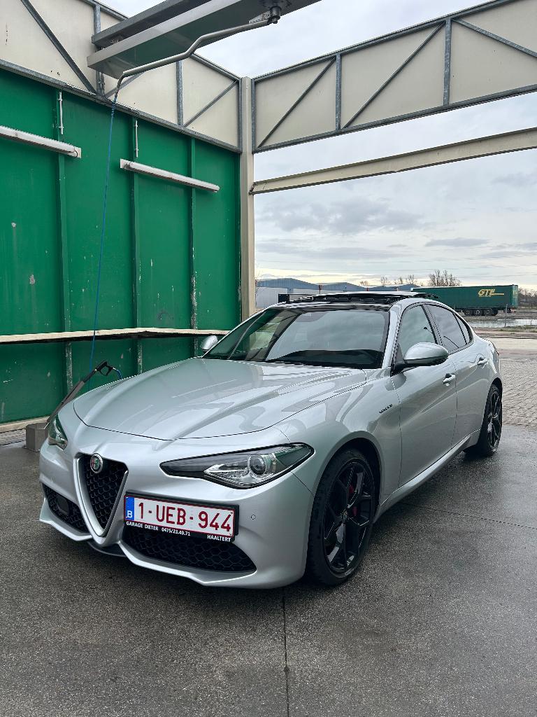 ALFA ROMEO GIULIA VELOCE, Auto's, Automaat, Beige, Leder, Vierwielaandrijving