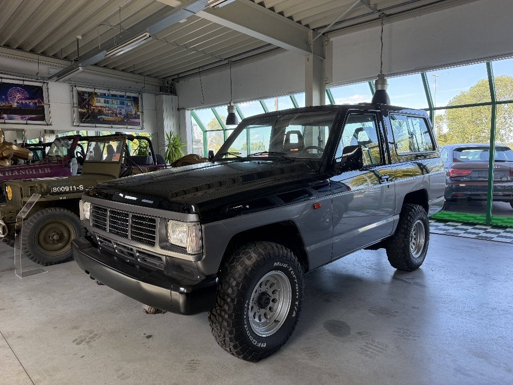 NISSAN PATROL Y60 2.9 TURBO D - OLDTIMER, Auto's, Nissan, Voorwielaandrijving, 4 zetels, Stof, Zwart
