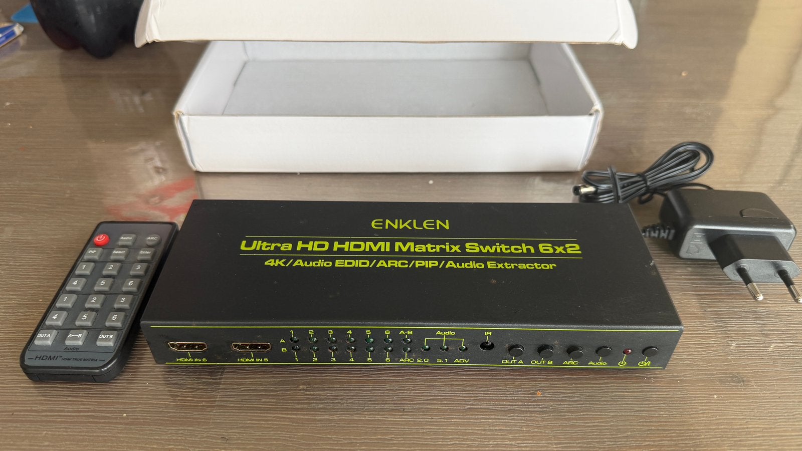 4k HDMI Switch 6 inputs 2 scherm uitgangen., TV, Hi-fi & Vidéo, Accessoires de télévision, Enlèvement, Comme neuf