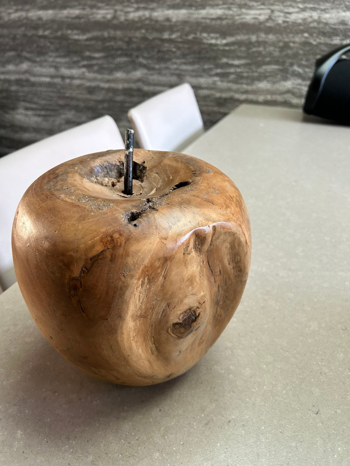 Decoratieve houten appel, Enlèvement