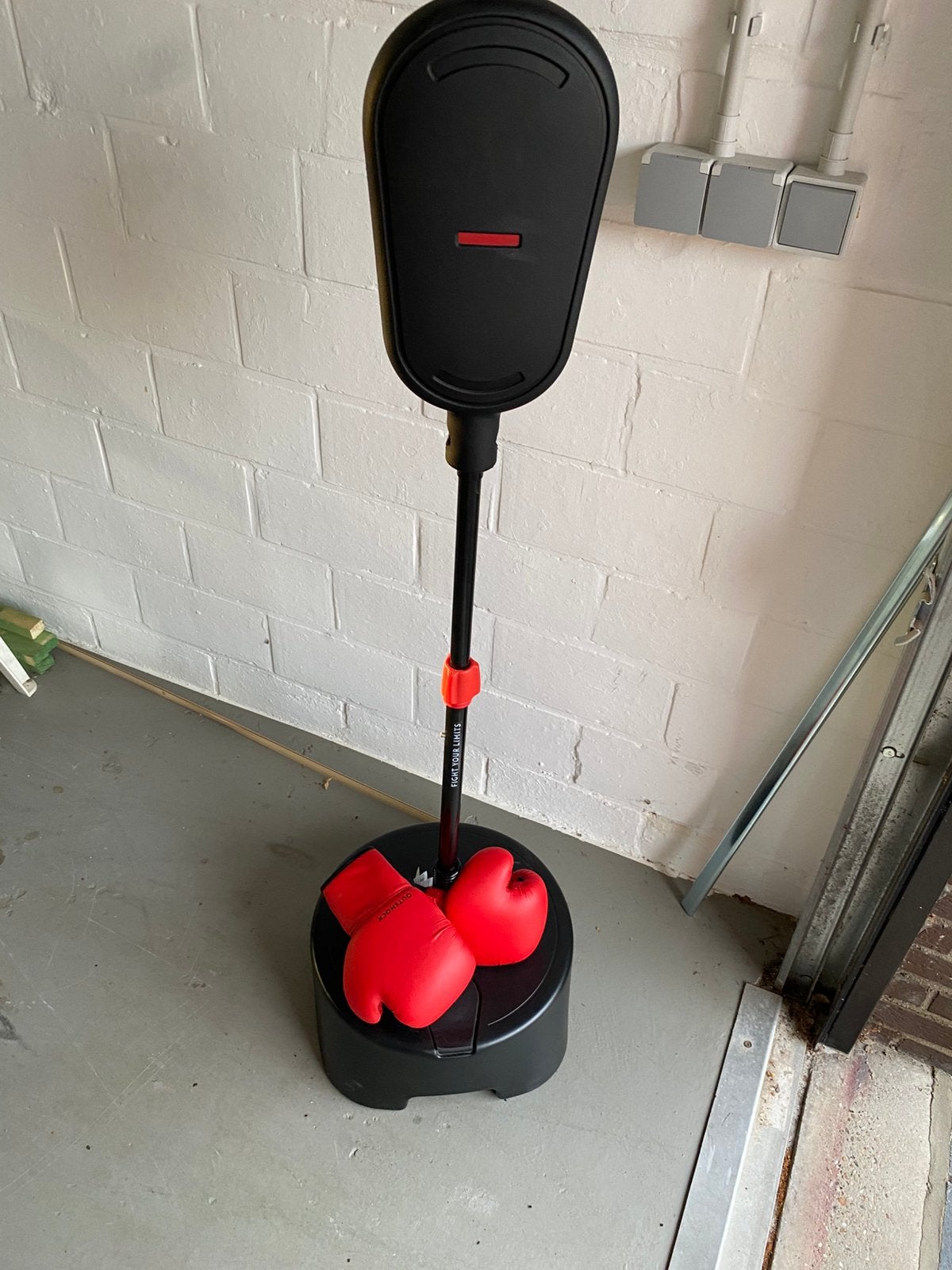 Bokspaal met bokshandschoenen, Ophalen, Zo goed als nieuw, Bokshandschoenen