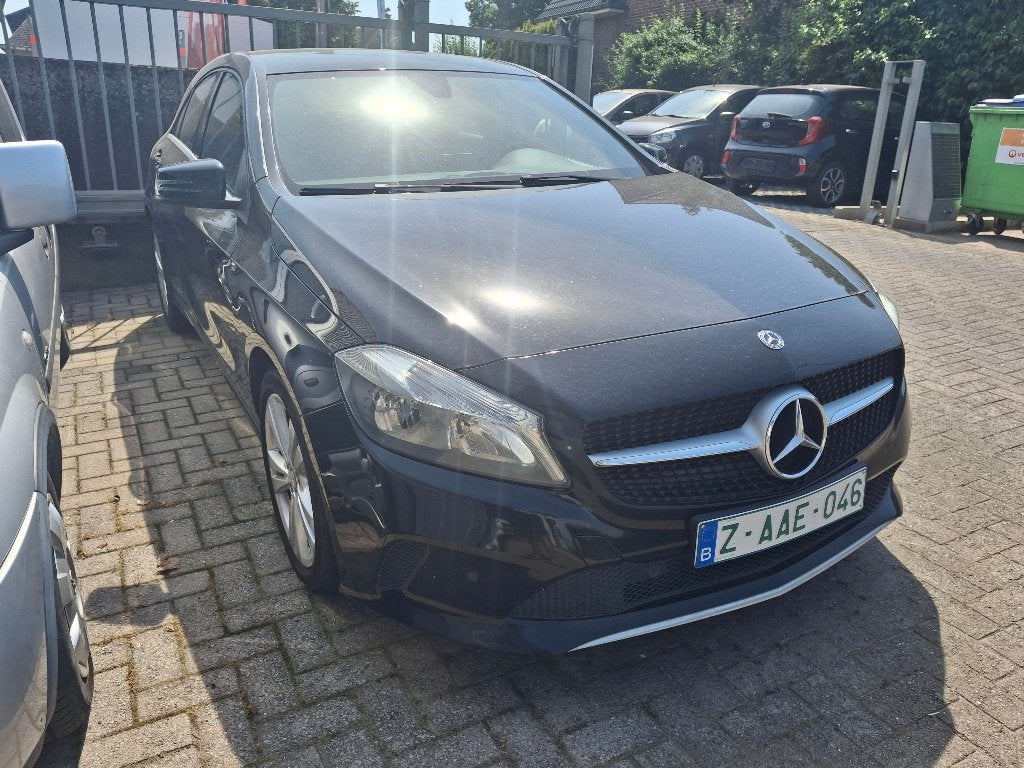 MERCEDES A180D 2017 AUTOMAAT 8000€ BTW incl, Auto's, Stof, 4 cilinders, Zwart, 5 deurs