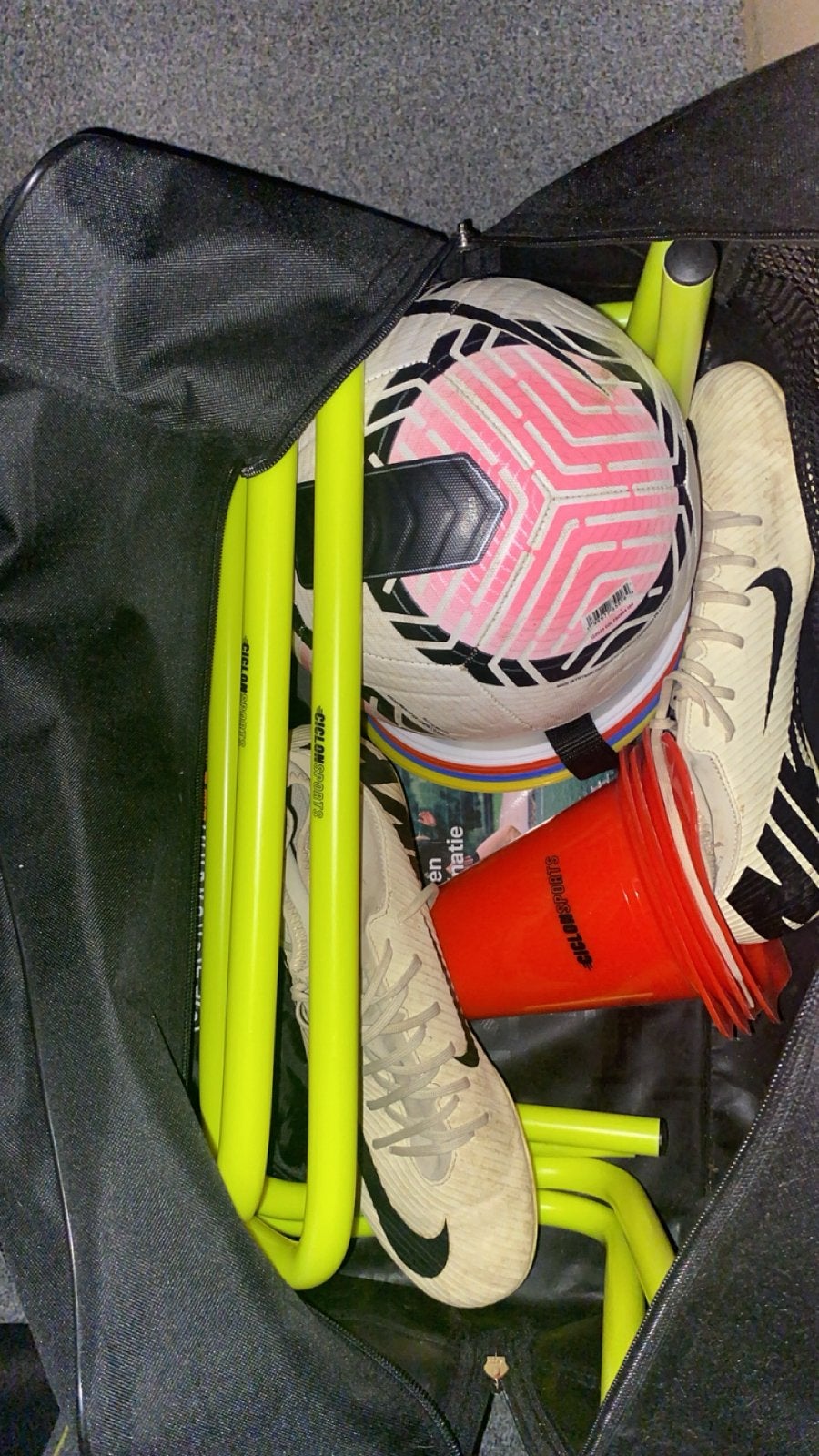 Zak met voetbal training, Ophalen, Zo goed als nieuw