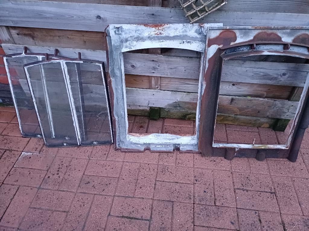 Oude gietijzeren dakvensters, Doe-het-zelf en Bouw, Glas en Ramen, Ophalen, Gebruikt, Dakraam