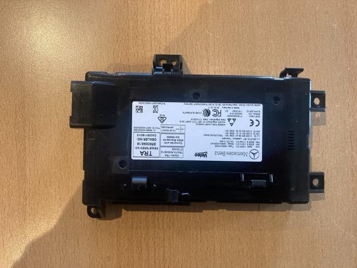 Chargeur sans fil d'un Mercedes C-Klasse, Autos : Pièces & Accessoires, Électronique & Câbles, Mercedes-Benz, Utilisé, 3 mois de garantie