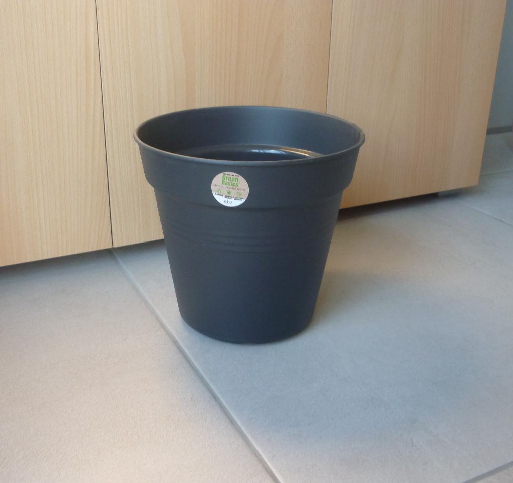 Donkergrijze kunststof bloempot kweekpot groeipot 24 cm Elho, Tuin en Terras, Ophalen of Verzenden, Kunststof, Balkon