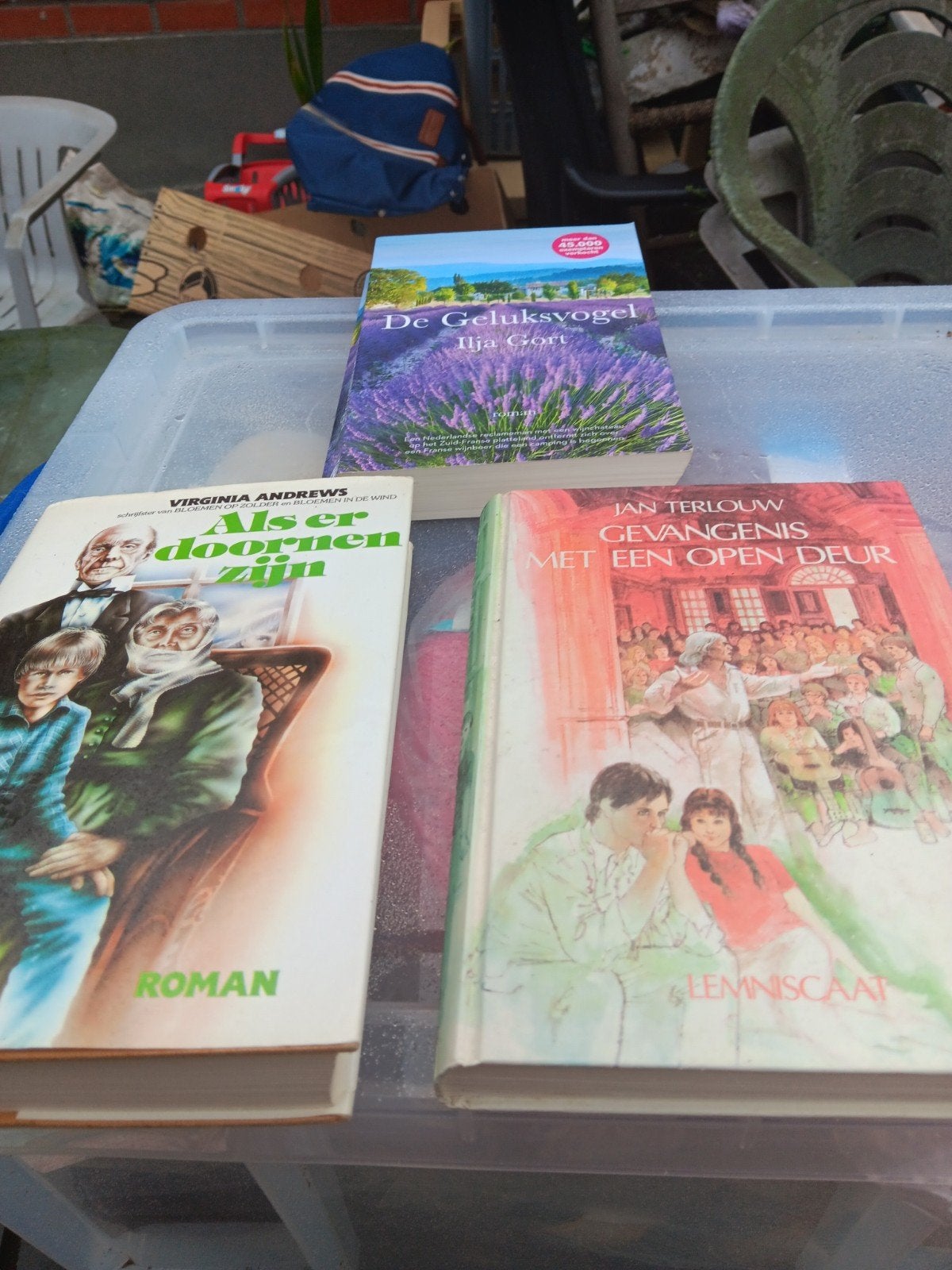 3 romans, Livres, Enlèvement
