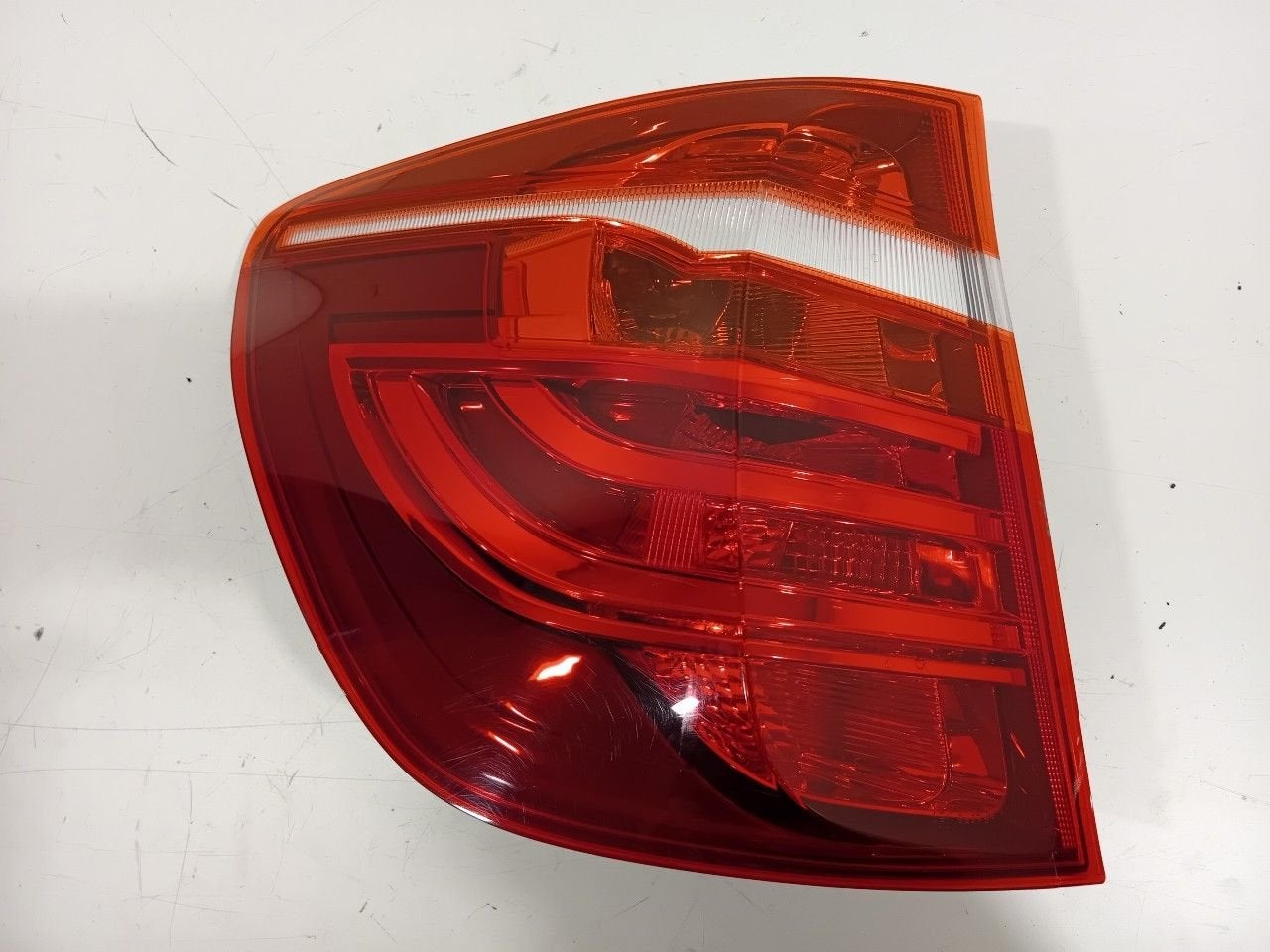 Achterlicht links buiten BMW X3, Onderdelen@venauto.nl, Van der Ven Autorecycling B.V., Ettenseweg 76, 4706 PB Roosendaal, The Netherlands