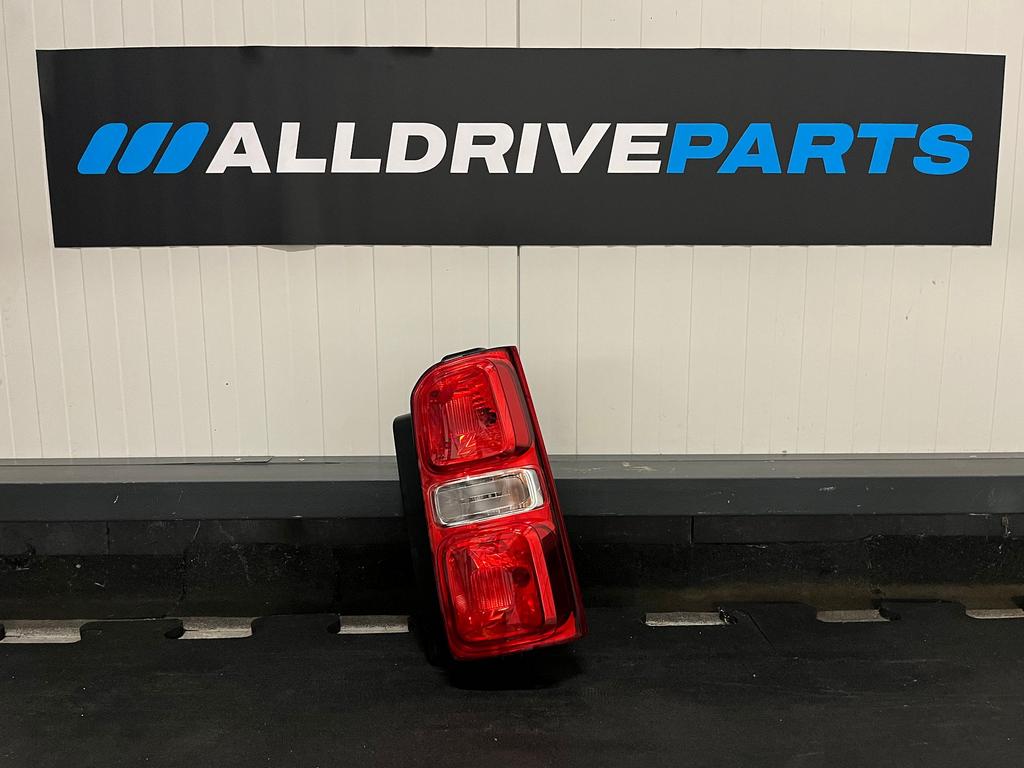 Opel Vivaro / Peugeot Expert Achterlicht rechts 9808243080, Gebruikt, -, -, Ophalen of Verzenden