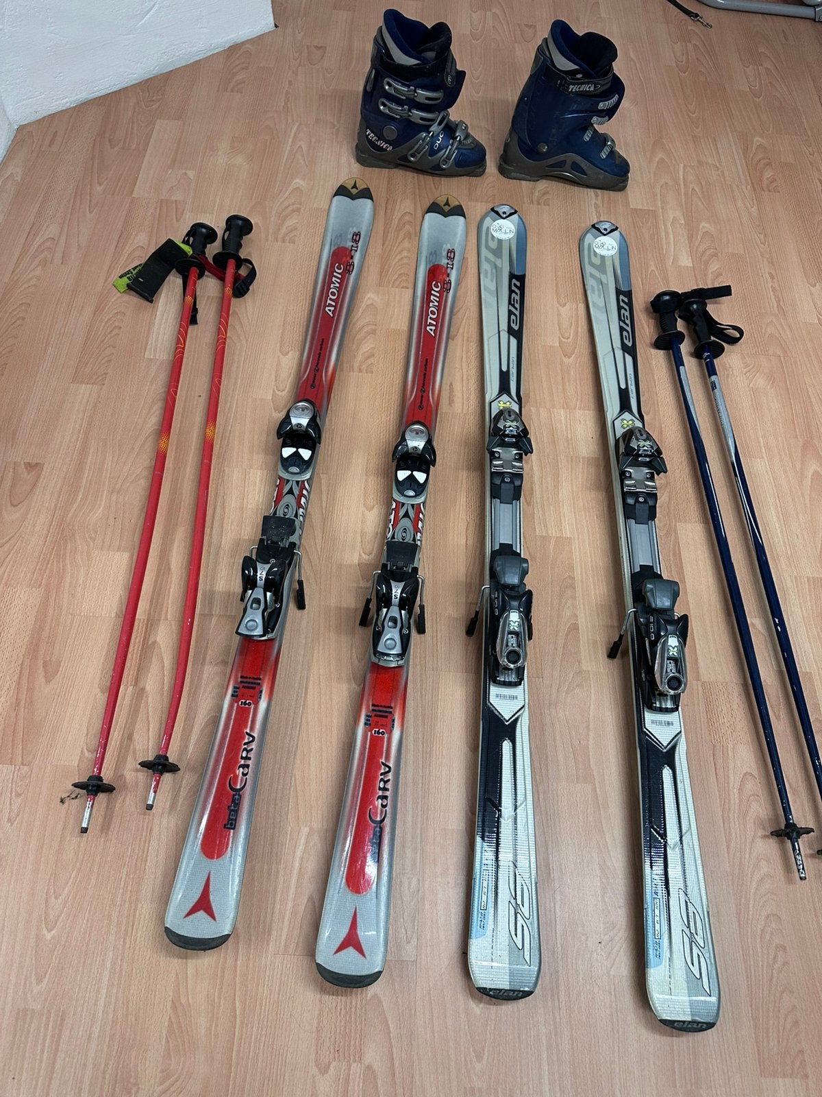 Tout est en vente pour 55€. 2 paires de skis..., Autres marques, Carving, Skis, 140 à 160 cm