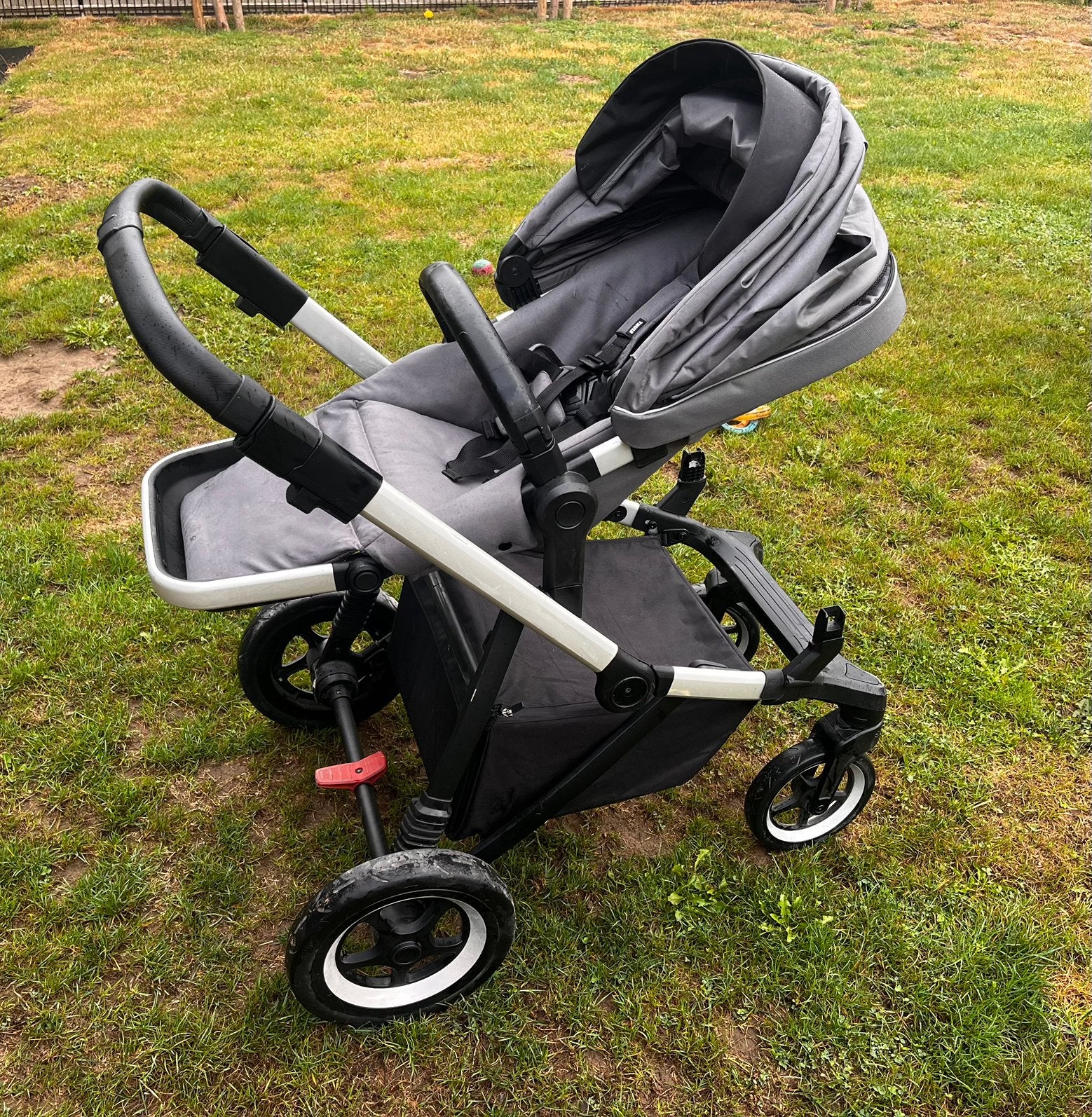 Thule sleek Buggy + alle toebehoren, Ophalen, Gebruikt, Zonnekap
