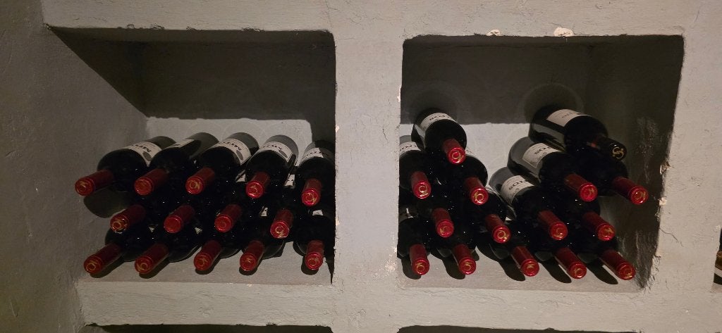 28 flessen rode wijn Mitos, Neuf, Pleine, Enlèvement, Vin rouge