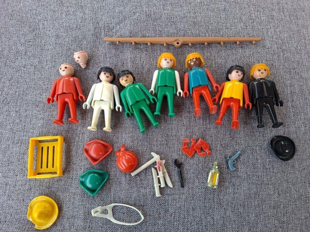 Titre : Playmobil Geobra  1974  7 personnages+accessoires, Pirates, Enlèvement ou Envoi, Utilisé, Figurines