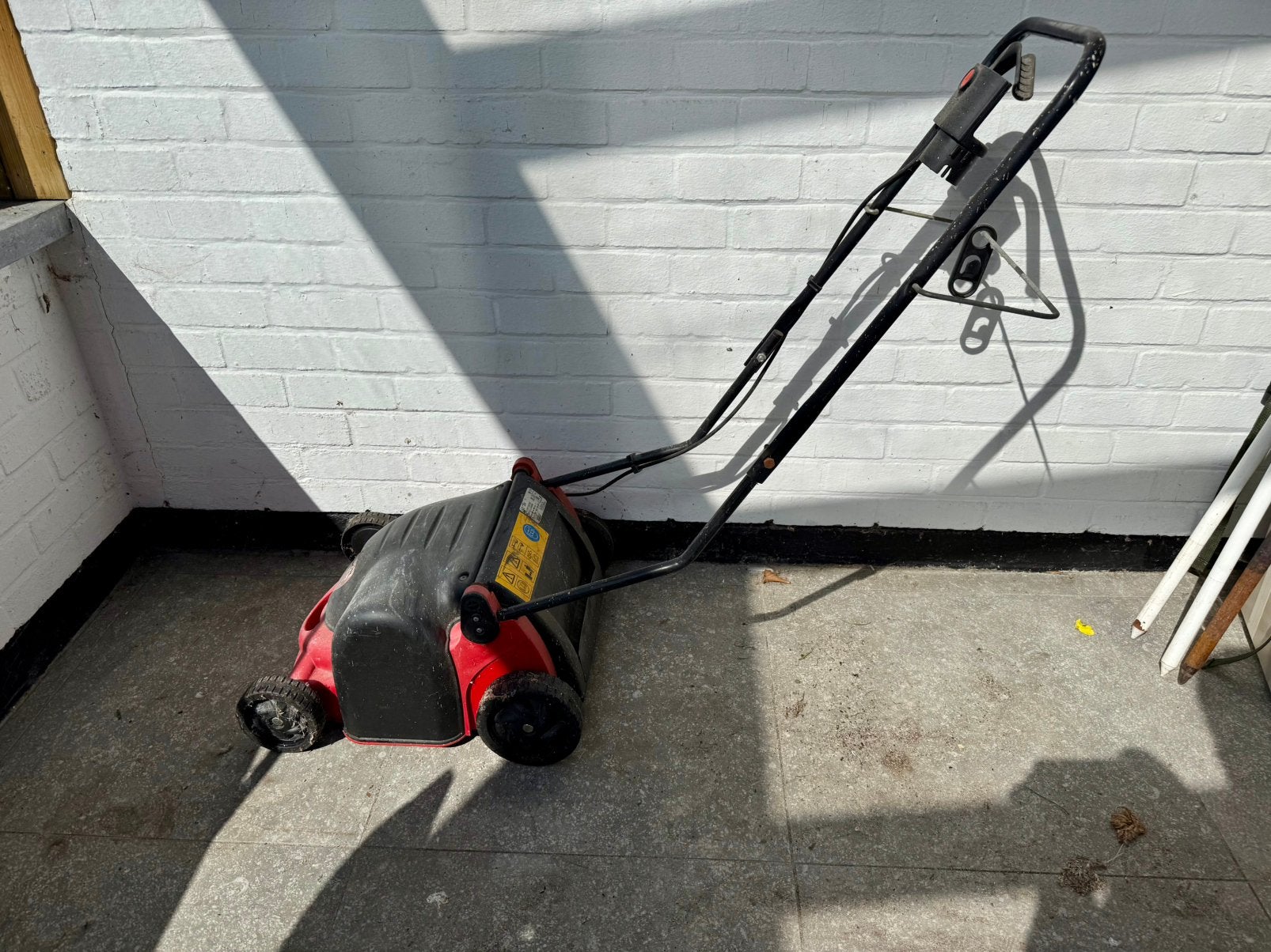 MTD VE 30 Verticuteermachine (1000W / 30 cm) Werkt perfect!, Tuin en Terras, Ophalen, Gebruikt, Opvangbak