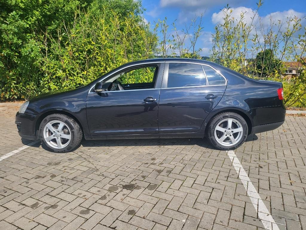 VW JETTA 1.6 TDi  ✅CT OK met CAR-PASS, Auto's, Voorwielaandrijving, Zwart, 4 cilinders, Zwart