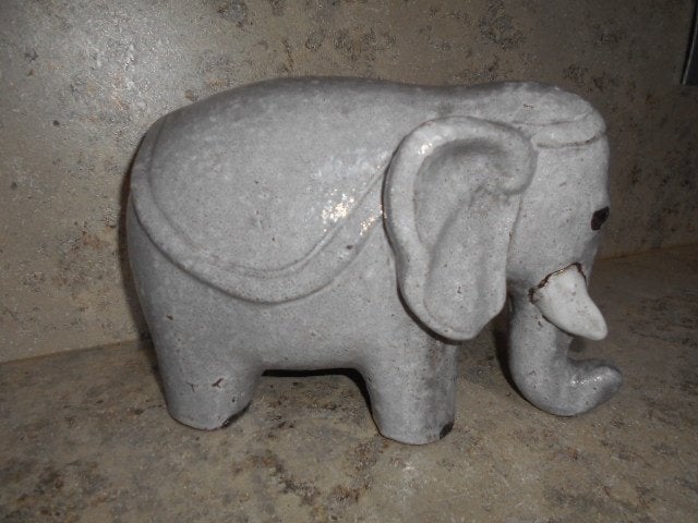 Belle statue en pierre d'éléphant, Antiquités & Art, Mammifère, Gris, Statue, Pierre ou céramique