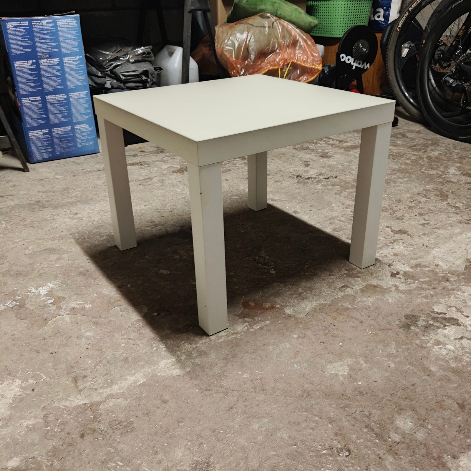 Ikea tafeltje, Ophalen