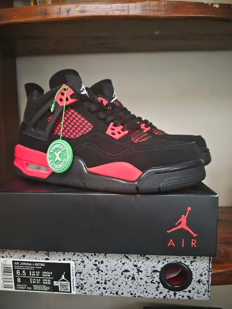 Jordan 4 Red Thunder. topstaat. (maat 39), Kleding | Heren, Ophalen of Verzenden