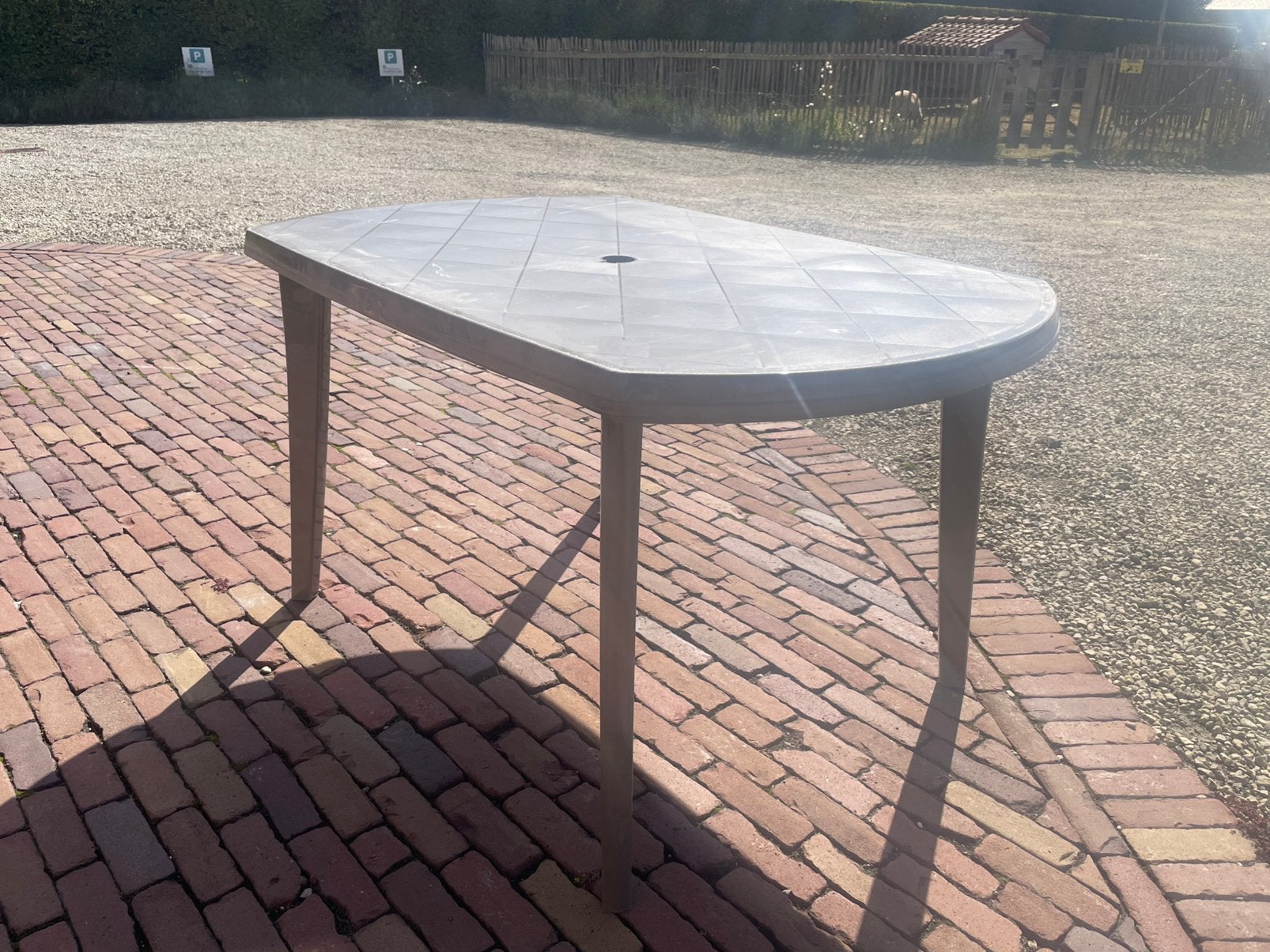 Gratis tafel barst in, poten zijn demonteerbaar, Ophalen, Zo goed als nieuw