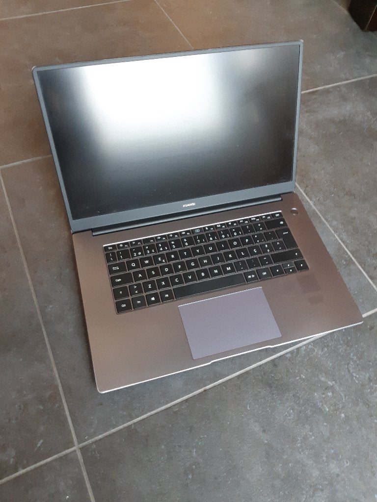 Huawei MateBook D15 (QWERTY), Computers en Software, Windows Laptops, 256 GB, 2 tot 3 Ghz, 8 GB, Refurbished