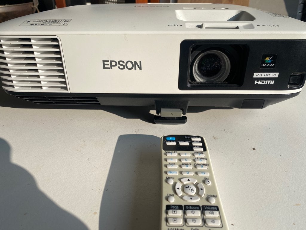 Epson beamer EB2250U, Audio, Tv en Foto, Epson, Ophalen of Verzenden, Zo goed als nieuw, LCD