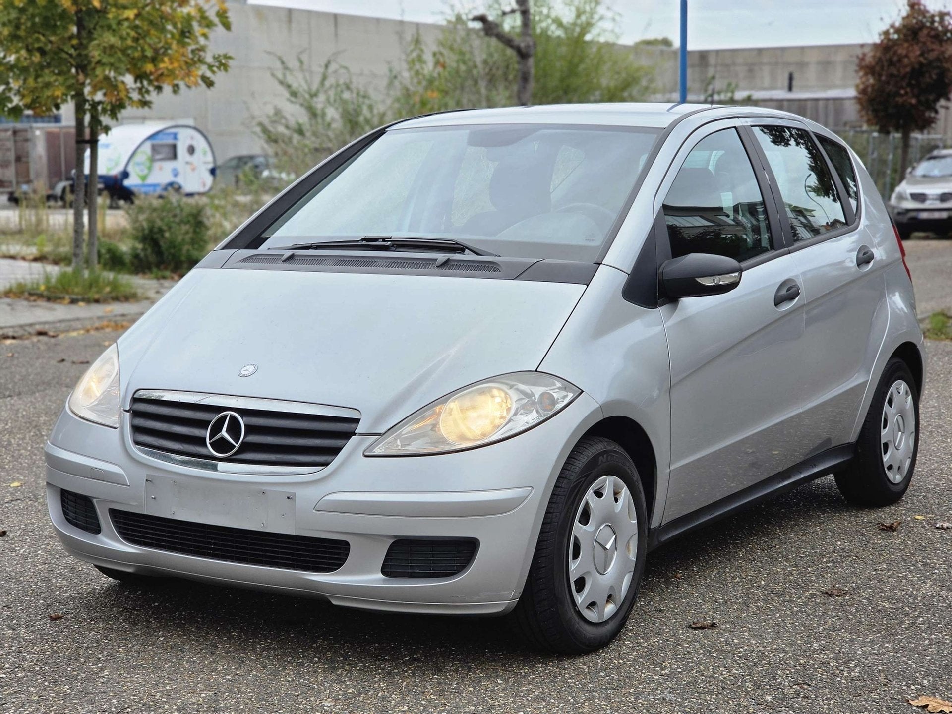 Mercedes-Benz A 150 1ER PROPRIÉTAIRE CARNET D'ENTRETIEN COM, Auto's, Dealer onderhouden, Stof, Zwart, 4 cilinders