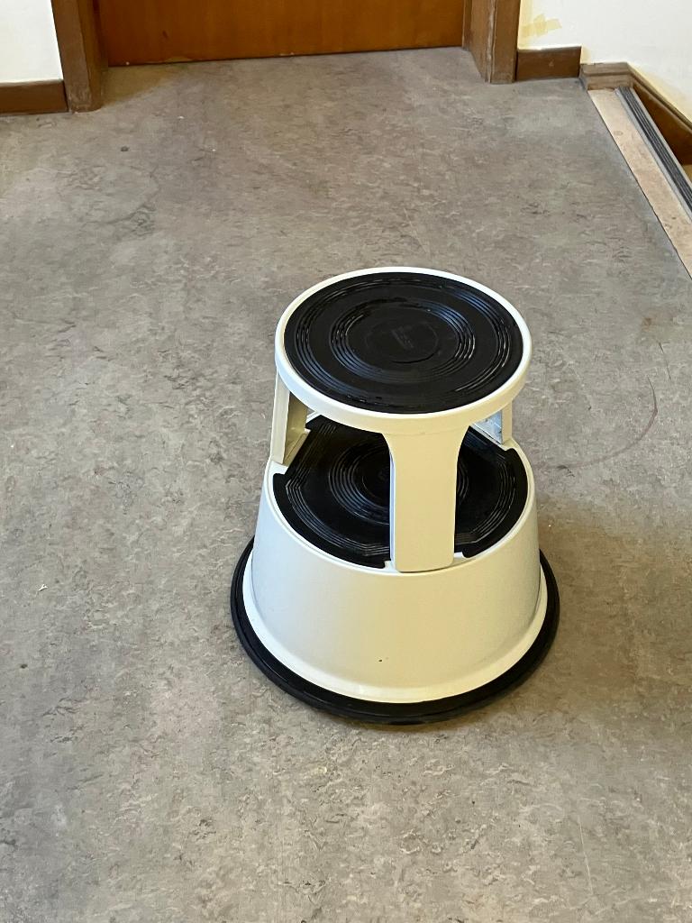 tabouret de marche / stool, Enlèvement, Comme neuf