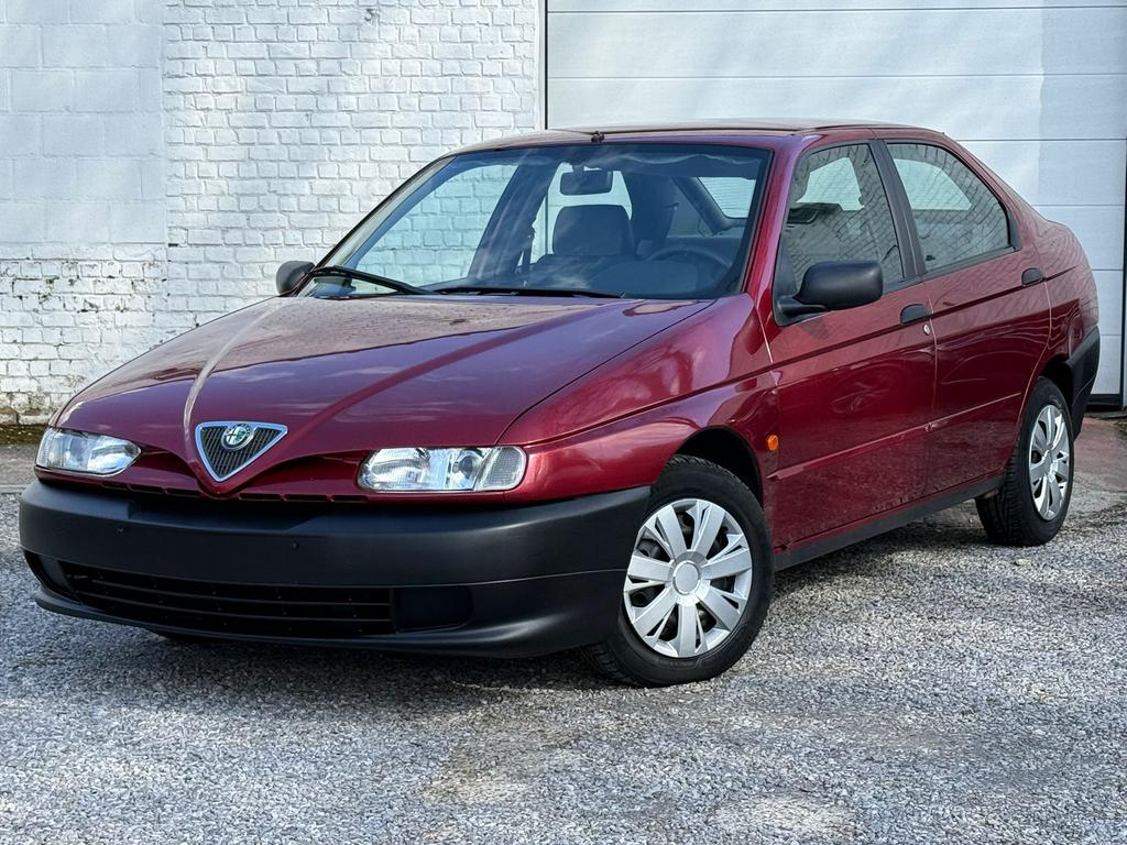 Alfa 146 ancêtre, Autos, Alfa Romeo, Particulier, Essence, Berline, 4 portes, Boîte manuelle, Rouge, Gris, Tissu, Enlèvement
