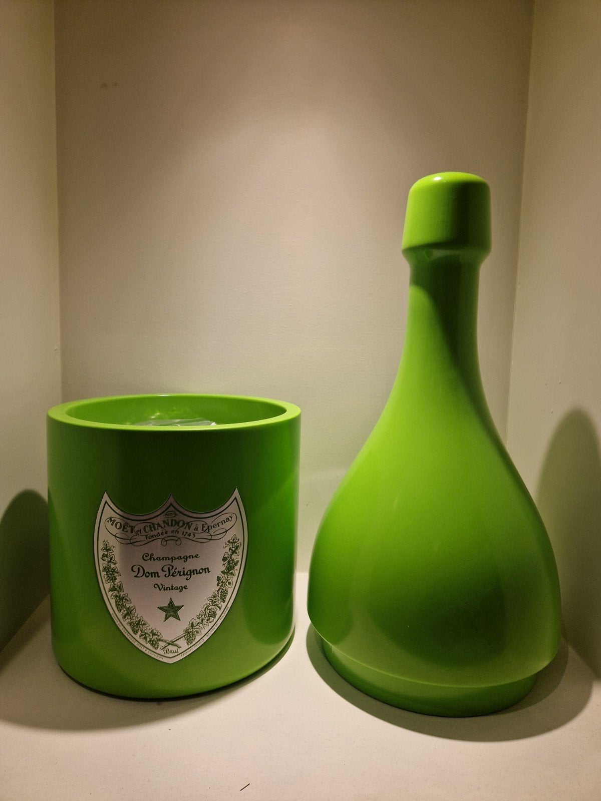 Marc Newson Dom Pérignon, Ophalen, Champagne