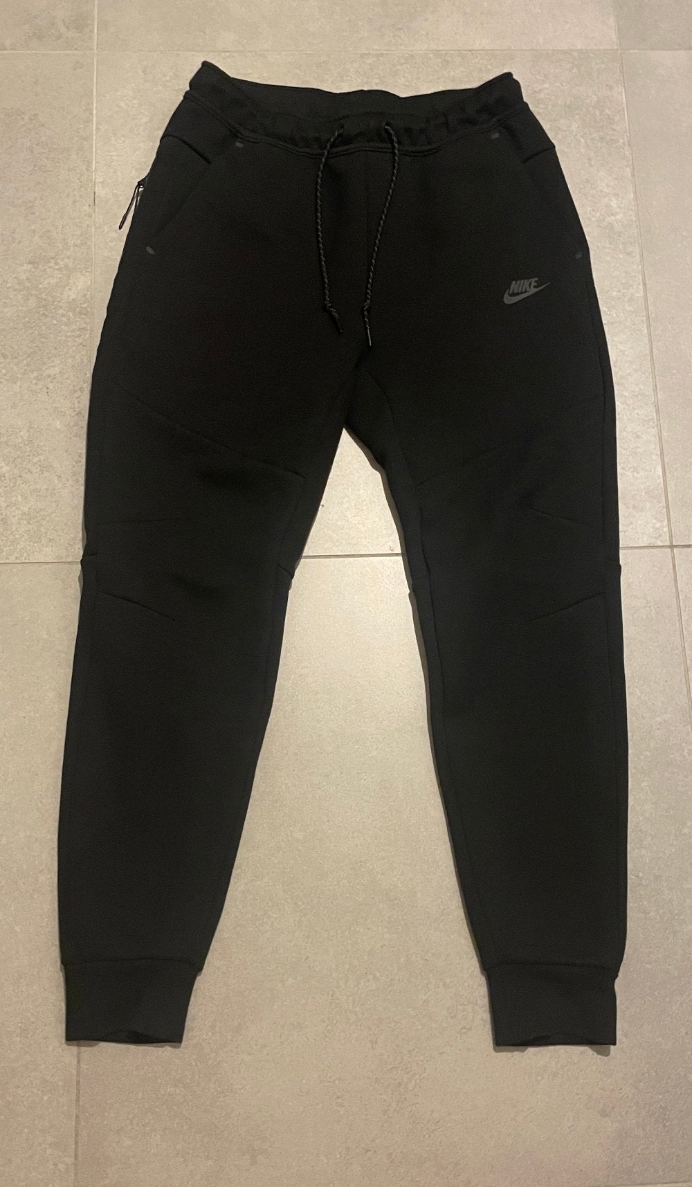 Nike tech sweatpants, Vêtements | Hommes, Enlèvement ou Envoi, Comme neuf, Taille 48/50 (M), Noir