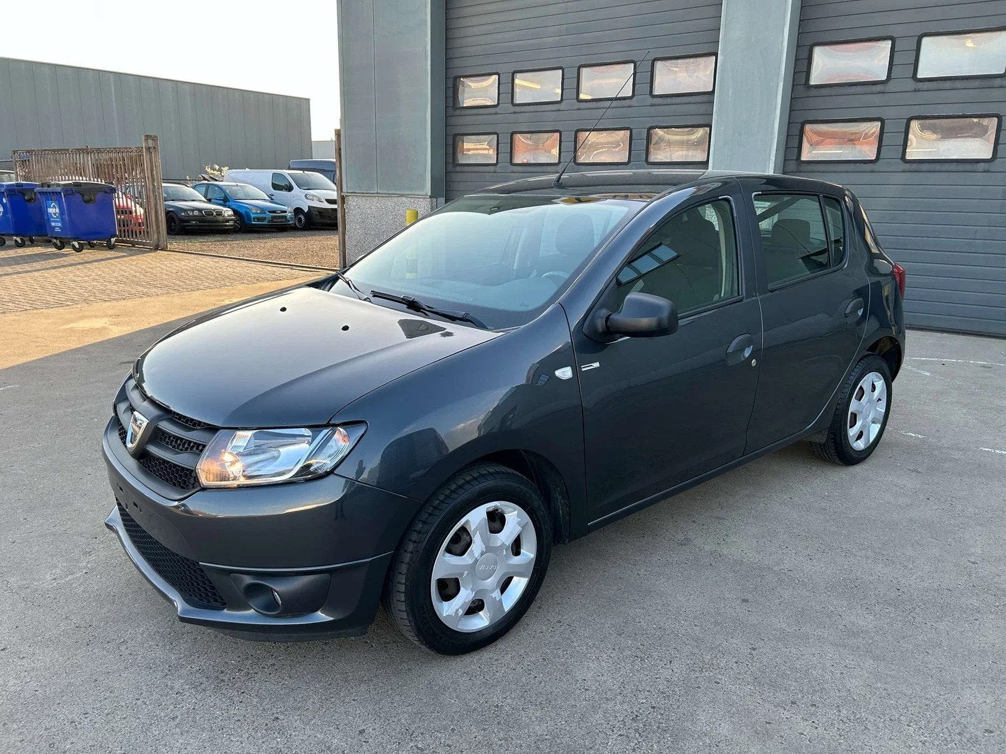 Dacia Sandero 1.2 benzine 54 kw zeer nette staat zie foto's, Autos, Dacia, Euro 6, Entreprise, Noir, 5 portes