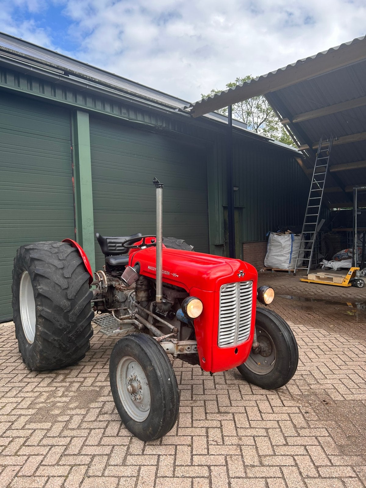 Massey Ferguson 35, Enlèvement, Massey Ferguson