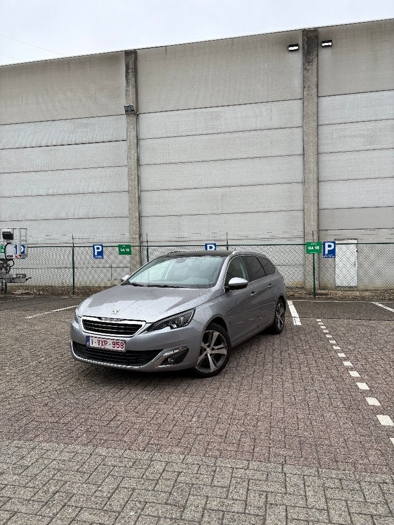 Peugeot 308 SW / 2015 / 135.000km / 1.2 Puretech, Auto's, Voorwielaandrijving, Euro 5, Stof, Parkeersensor
