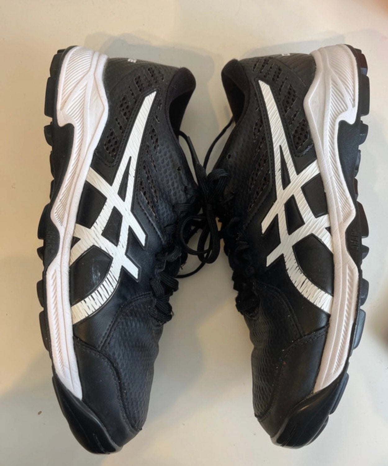 Hockey en extérieur Asics - taille 41,5, Sports & Fitness, Hockey, Enlèvement ou Envoi, Comme neuf