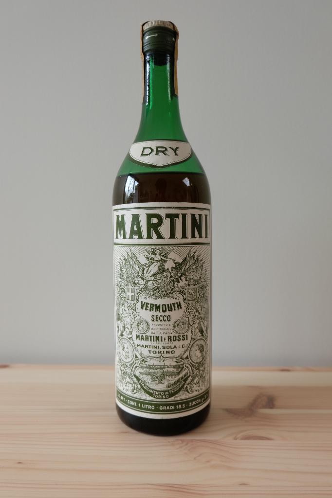 Nieuwe prijs - Vintage Martini Dry '60, Collections, Vins, Neuf, Enlèvement ou Envoi, Pleine, Autres types