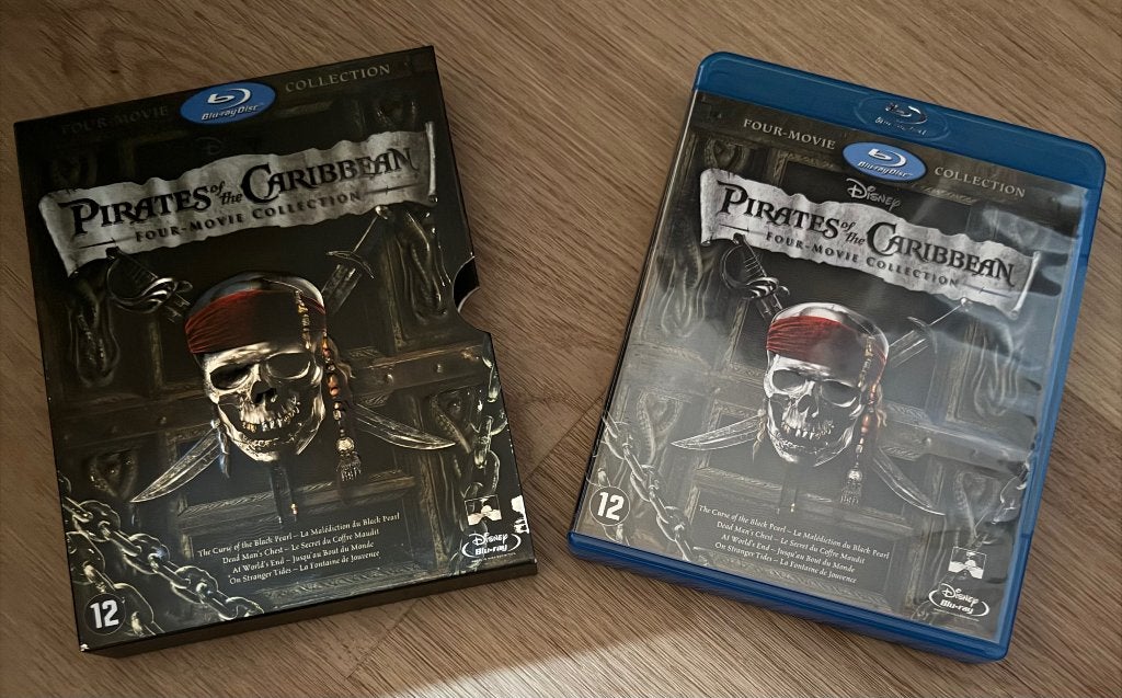 Pirates of the Caribbean Four-Movie Collection (Blu-ray Box), Enlèvement ou Envoi, Néerlandais, Coffret, Néerlandais