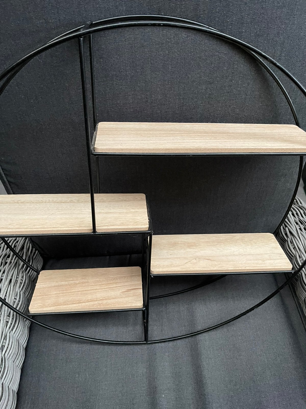 Rond industrieel wandrek – zwart met hout, Ophalen, Gebruikt