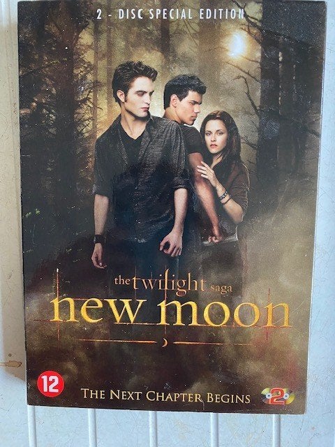 NEW MOON 2-disc DVD van The Twilight Saga Nieuwstaat, CD & DVD, DVD | Science-Fiction & Fantasy, Enlèvement ou Envoi, Anglais