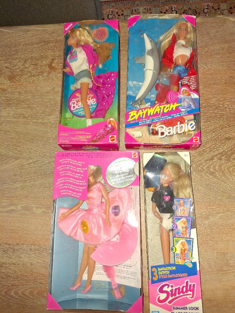 4 oudere barbies, Ophalen