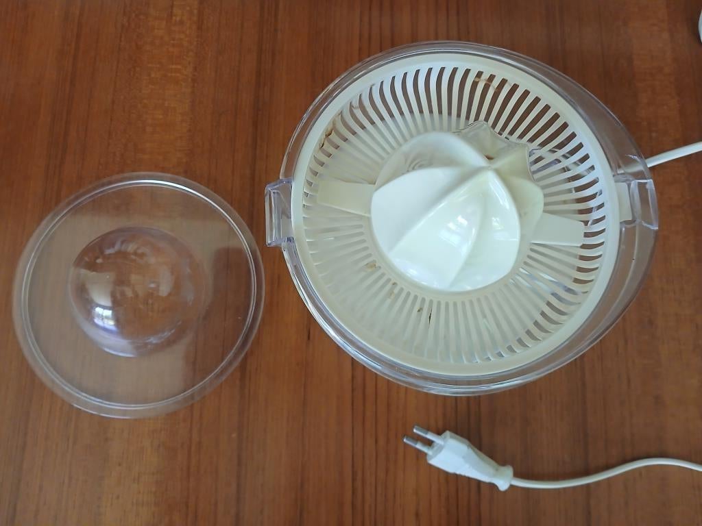 Presse-agrume électrique - Marque SEVERIN - Capacité 250ml, Electroménager, Électroménager & Équipement Autre, Enlèvement, Utilisé