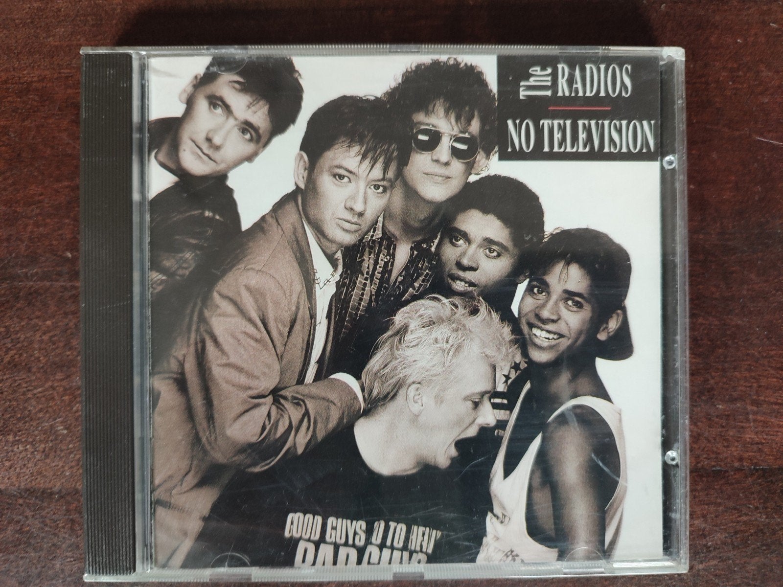 CD : LES RADIOS - PAS DE TÉLÉVISION, Enlèvement ou Envoi, Comme neuf
