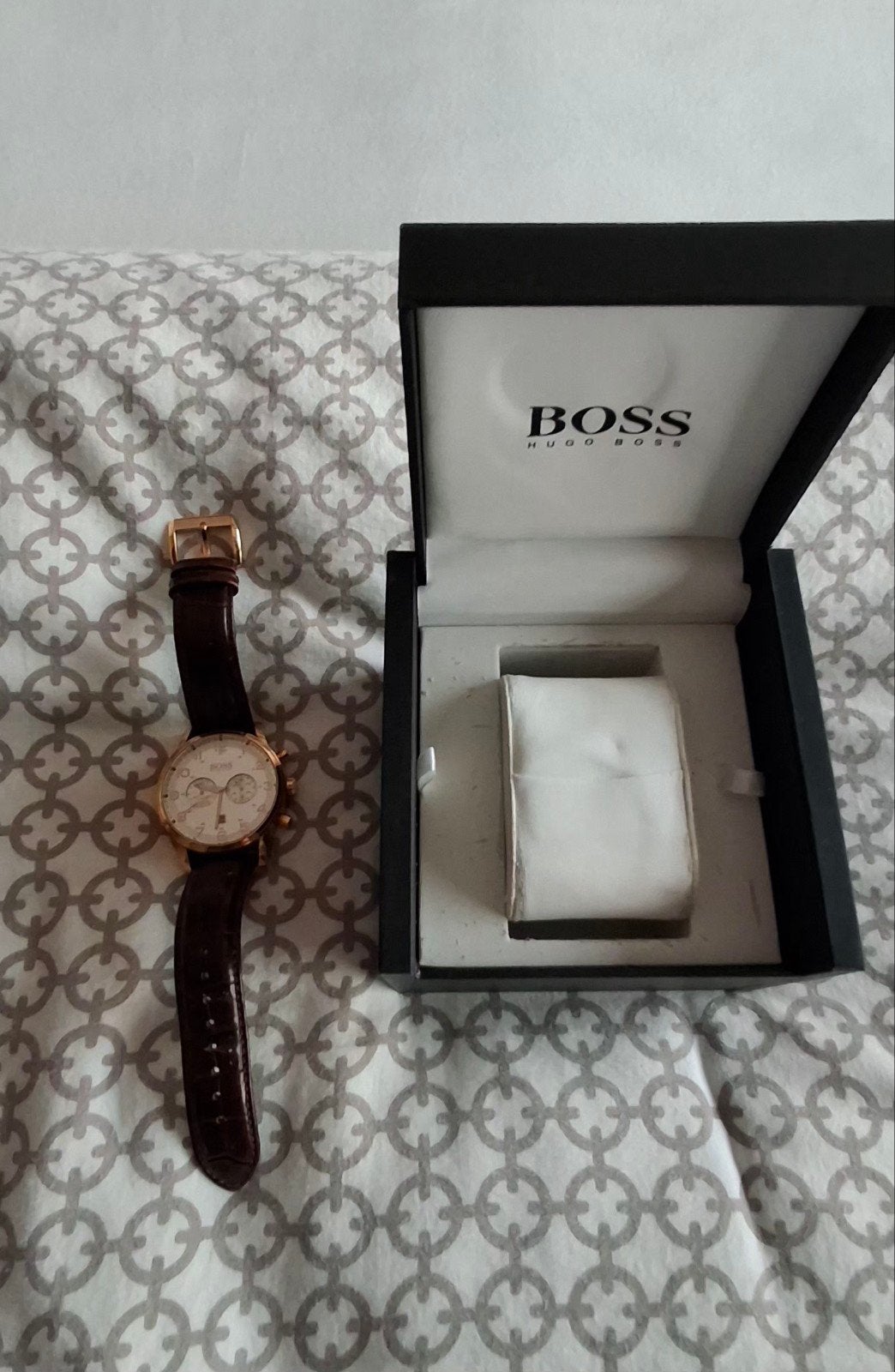 Hugo Boss Rosegold « en excellent état », Enlèvement