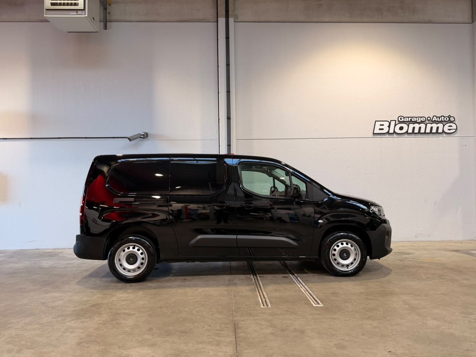 Citroën Berlingo 1.5 BlueHDi 130 EAT8 S&S L2 3 zit / camera, Auto's, Stof, Gebruikt, Zwart, 4 cilinders