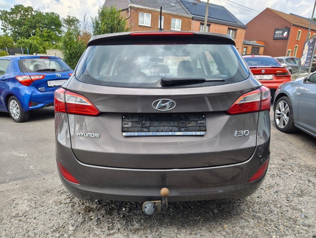 HYUNDAI I30 SW 1.4 CRDi AFHAALMAALTIJDEN EXPORT/HANDELAAR, Auto's, Hyundai, Voorwielaandrijving, Euro 5, Stof, https://public.car-pass.be/vhr/11f145a1-5de9-4d1c-b850-7224320cbc32