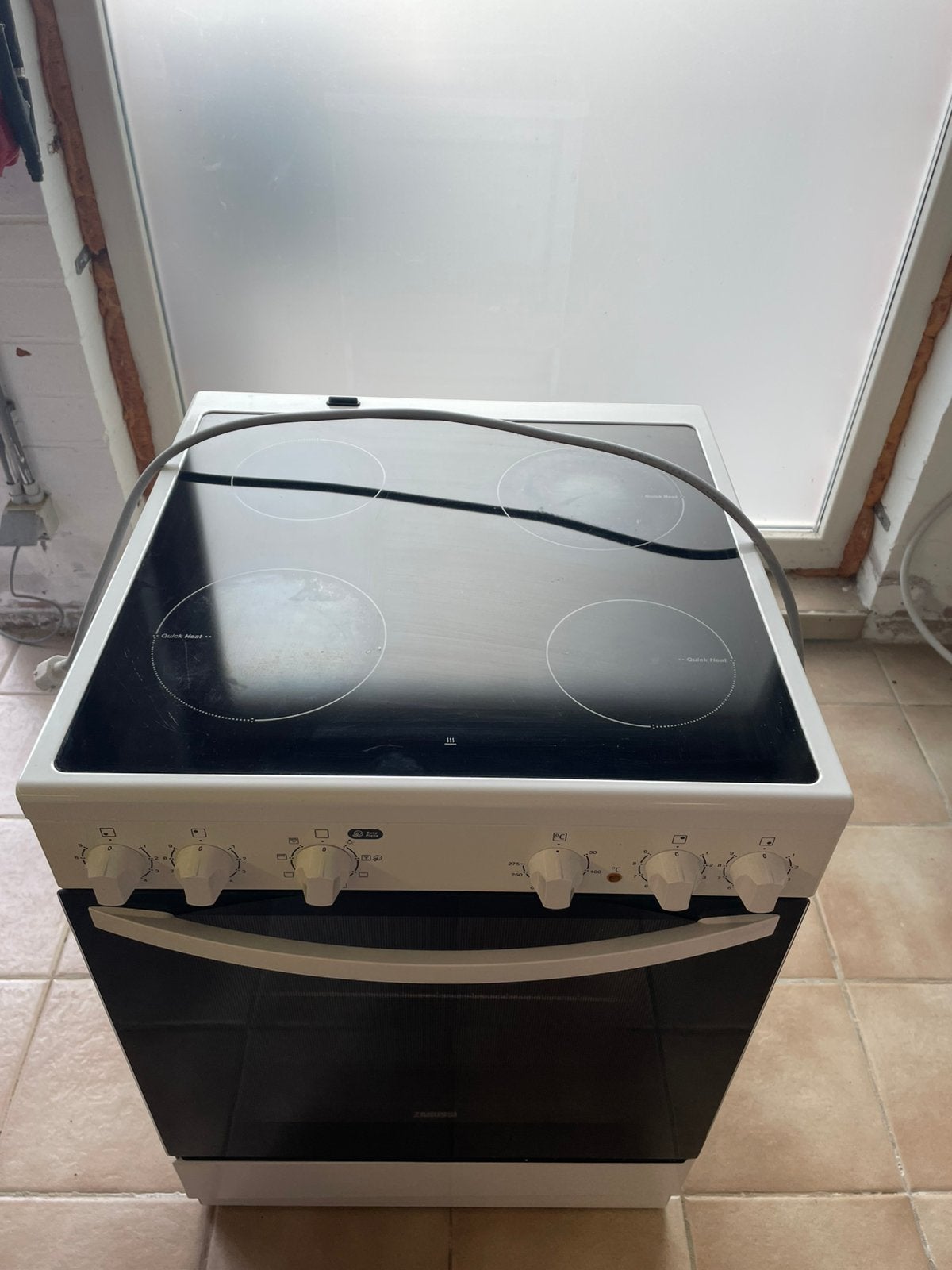 Fornuis met oven Zanussi, Electroménager, 4 zones de cuisson, Enlèvement, Utilisé, 45 à 60 cm