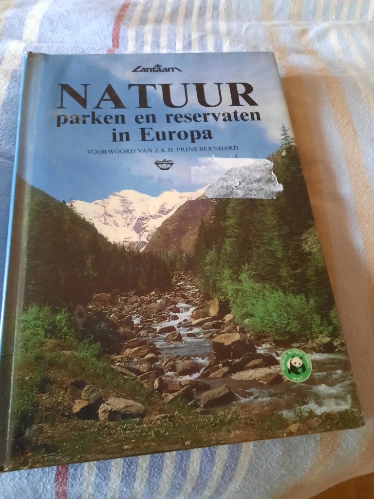 mooi boek over "de natuurparken en reservaten in europa", Livres, Guides touristiques, Enlèvement ou Envoi, Europe